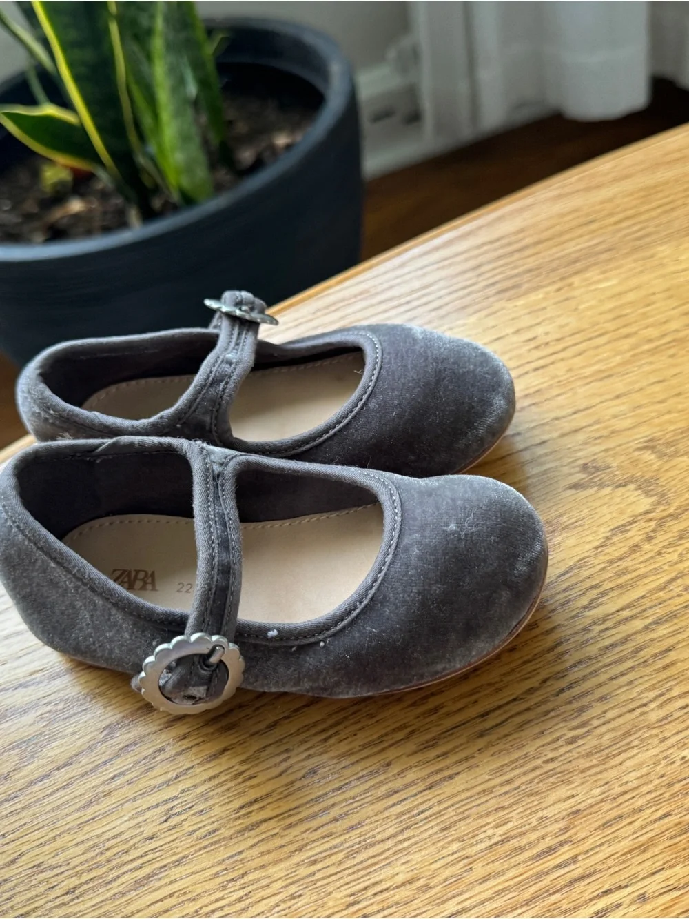 ZARA baby velvet flat Mary Jane Shoes with Flower Buckle size 22